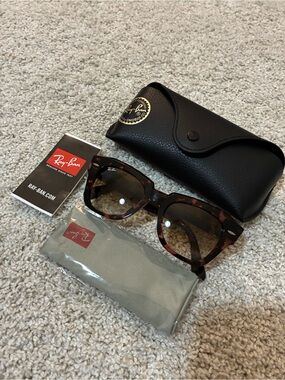 Ray-Ban Tortoiseshell Cat-Eye Sunglasses - Brown Lenses